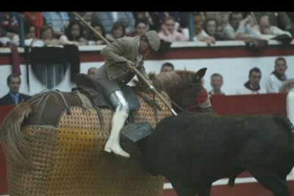 El festival taurino se organizó para ayudar a los afectados por el Prestige.