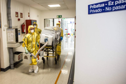 Llegada al hospital donostiarra del enfermo de fiebre de Crimea desde Ponferrada. OSAKIDETZA