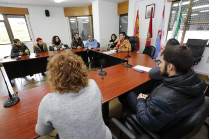 Pleno de Cacabelos celebrado el pasado 7 de diciembre, para conocer la dimisión del alcalde. L. DE LA MATA