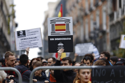 Concentración en contra del presidente del gobierno en funciones y líder del PSOE, Pedro Sánchez y contra la amnistía a los líderes del 