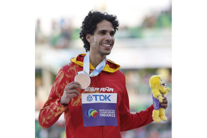El español Mohamed Katir, bronce en el 1.500. JOHN G. MABANGLO