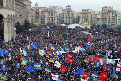 Miles de manifestantes concentrados en la plaza de la Independencia en Kiev, capital de Ucrania. AP / Kiev, Ucrania