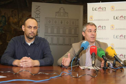 Daniel Mateos (Ceard) y López Benito (Ayuntamiento) presentaron el ‘Aula de Atletismo’.