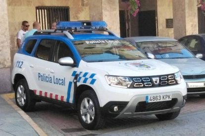 Un vehículo de la Policía Local de León. DL