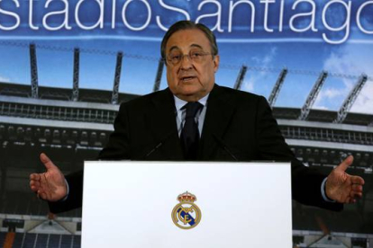Florentino Pérez, durante la rueda de prensa que ha ofrecido este jueves para desmentir algunas informaciones y ratificar a Carlo Ancelotti.