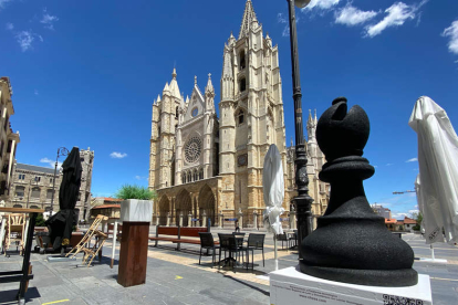 La XXXV edición del Torneo Magistral de Ajedrez Ciudad de León convertirá la ciudad en un tablero para que todos participen en una cita de carácter internacional. RAMIRO