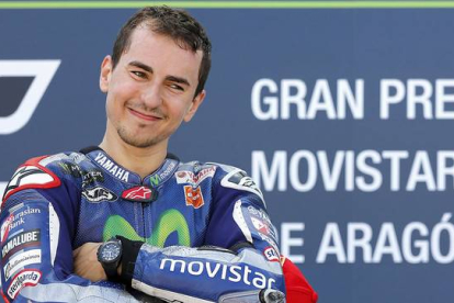 Jorge Lorenzo, en lo más alto del podio de Motorland, tras ganar el GP de Aragón, el pasado 27 de septiembre.