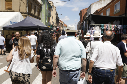 Veguellina del Órbigo celebra la Feria del Ajo. J. NOTARIO