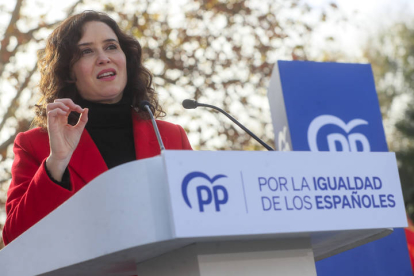 La presidenta de la Comunidad de Madrid, Isabel Díaz Ayuso, durante su intervención. EFE / FERNANDO ALVARADO.