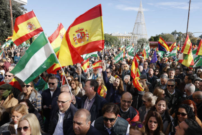 Concentración 'En defensa de Andalucía y por la igualdad entre españoles' convocada por el Foro Economía y Sociedad hoy 3 de diciembre. JOSÉ MANUEL VIDAL / EFE