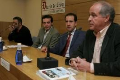 Juan José Albares, Carlos Fidalgo, Ramón Prieto y Alfonso García, durante la presentación del libro