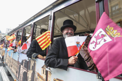 Las banderas de León y Cataluña se subieron al tren ‘de la modernidad’. ICAL