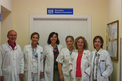 El equipo de Medicina Preventiva del Hospital de León que inició la vacunación en los grupos de riesgo. MIGUEL F. B