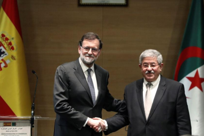 Mariano Rajoy, con el primer ministro argelino Ahmed Ouyahia