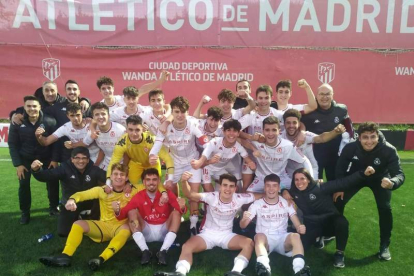 El equipo culturalista celebra su victoria sobre el líder Atlético de Madrid a domicilio. TWITTER CYDL