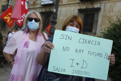 Los trabajadores se manifestaron frente a la Diputación a principios de junio. FERNANDO OTERO