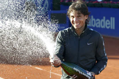 Nadal celebra su victoria en el Conde de Godó tras vencer en la final a David Ferrer.
