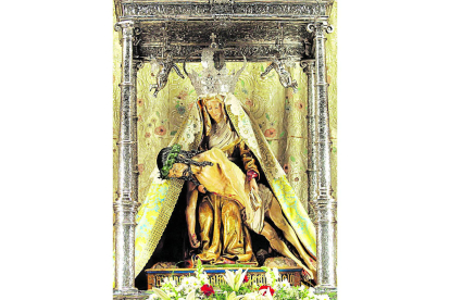 Talla de madera de La Virgen del Camino, de 85 centímetros de altura.  J.F.S.
