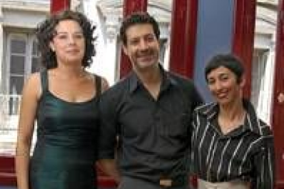 Nicanor Cardeñosa, con Carmen Navarro y Nerea Moreno ayer