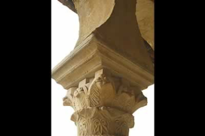 Detalles del capiten de una de las columnas del templo.