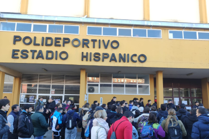 El estadio hispánico acoge las pruebas físicas para Policía Nacional. DL