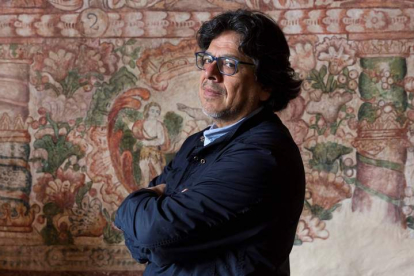 Fernando Iwasaki Cauti (Lima, 1961) es escritor, historiador, filólogo y gestor cultural, residente en Sevilla desde hace 30 años. DL