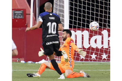 Yuri marcó así a Tomeu Nadal su único gol en el partido de la jornada 2 ante el Albacete. L. DE LA MATA