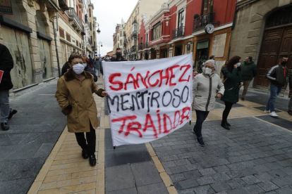 Un cartel de críticas al Gobierno del PSOE. RAMIRO