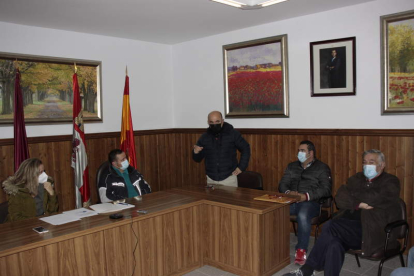 Un momento de la moción de censura en el Ayuntamiento de Cubillas de Rueda. CAMPOS
