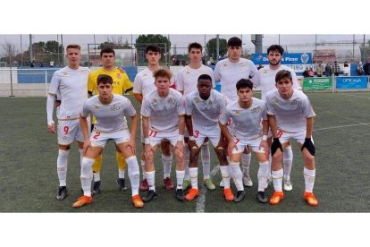 Formación del equipo de la Cultural que inició la segunda vuelta en la División de Honor Juvenil con una derrota ante un rival directo. CYDL.