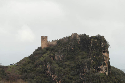 La fortaleza de Cornatel (Priaranza del Bierzo).