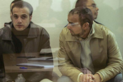 El Gnaoui, a la derecha, durante el juicio. JUANJO MARTÍN