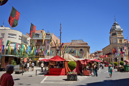 El tradicional Mercado Medieval de La Bañeza,  fue inaugurado por el alcalde, Javier Carrera.  DANIEL PISABARRO GALLEGO