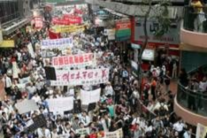 Miles de chinos protestan por la publicación de los libros de texto