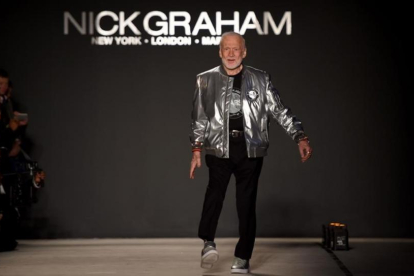 Buzz Aldrin, en la pasarela de la New York Fashion Week.