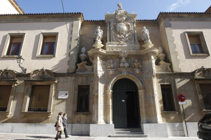 Fachada de la Audiencia Provincial de León.