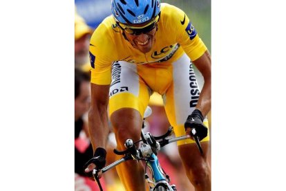 Alberto contador ha tenido que sufrir hasta el último metro de la contrarreloj para mantener su maillot amarillo y ganar, con toda seguridad, el tour de Francia del 2007.