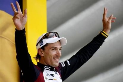 El líder de la carrera, Fabian Cancellara, sorprendió a todos los esprinters llevándose la victoria de etapa en un portentoso final.