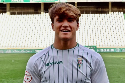 Álvaro Prieto con la camiseta del Córdoba Juvenil. CÓRDOBA C. F.