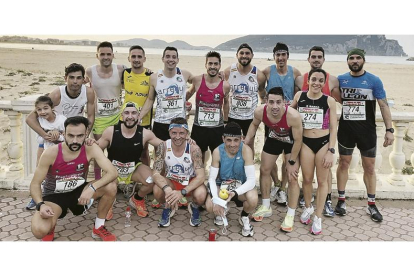 Parte de la representación de atletas leoneses que disputaron los 10 Kilómetros Villa de Laredo. CAÑI
