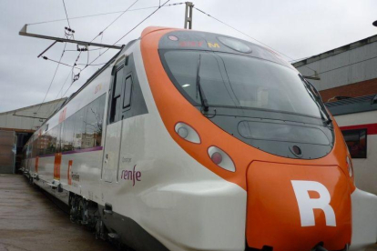 Imagen que difunde Renfe de un tren de Rodalies sin grafitis.