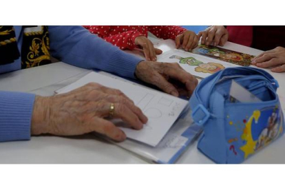 Taller de aprendizaje de lectura y escritura para personas mayores en León