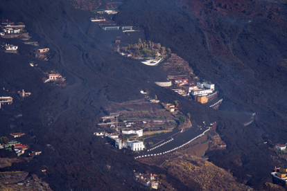 Vista desde un helicóptero del volcán de la isla de La Palma. EFE/ RAMÓN DE LA ROCHA POOL