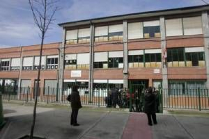 Las mejoras en el colegio de Flores incluirán la fachada y el cambio de las ventanas de hierro