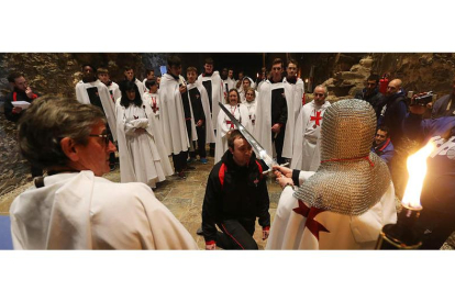 La ordenación de los nuevos caballeros, llegados de Gran Bretaña, tuvo lugar este viernes en el castillo de Ponferrada