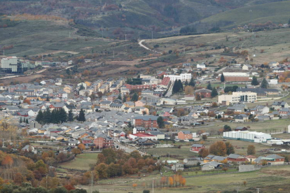 Una vista del municipio minero de Fabero, que pesse a todo  ha ganado un autónomo. ANA F. BARREDO