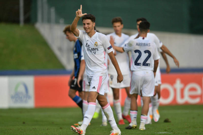 Morante celebra su gol al Inter, el que sellaba la goleada y el pase del Madrid a las semifinales. UEFA YOUTH LEAGUE
