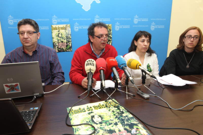 José Alonso, Gaztelumendi, Marisa Cela y Cristina Dapia, ayer en la sede del Consejo.