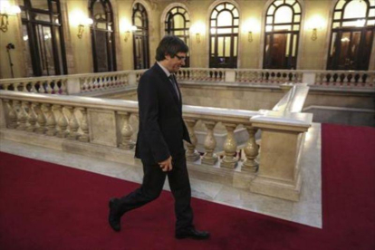 El 'president' Carles Puigdemont, en el Parlament para asistir a una sesion de control al Govern.