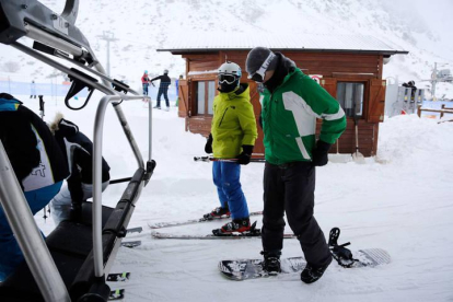 Usuarios de la estación de esquí de San Isidro